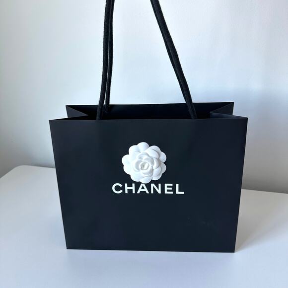 Authentic Chanel Medium Gift Bag w Camellia Flower 11.75” x 9.5” x 5” - Picture 3 of 10